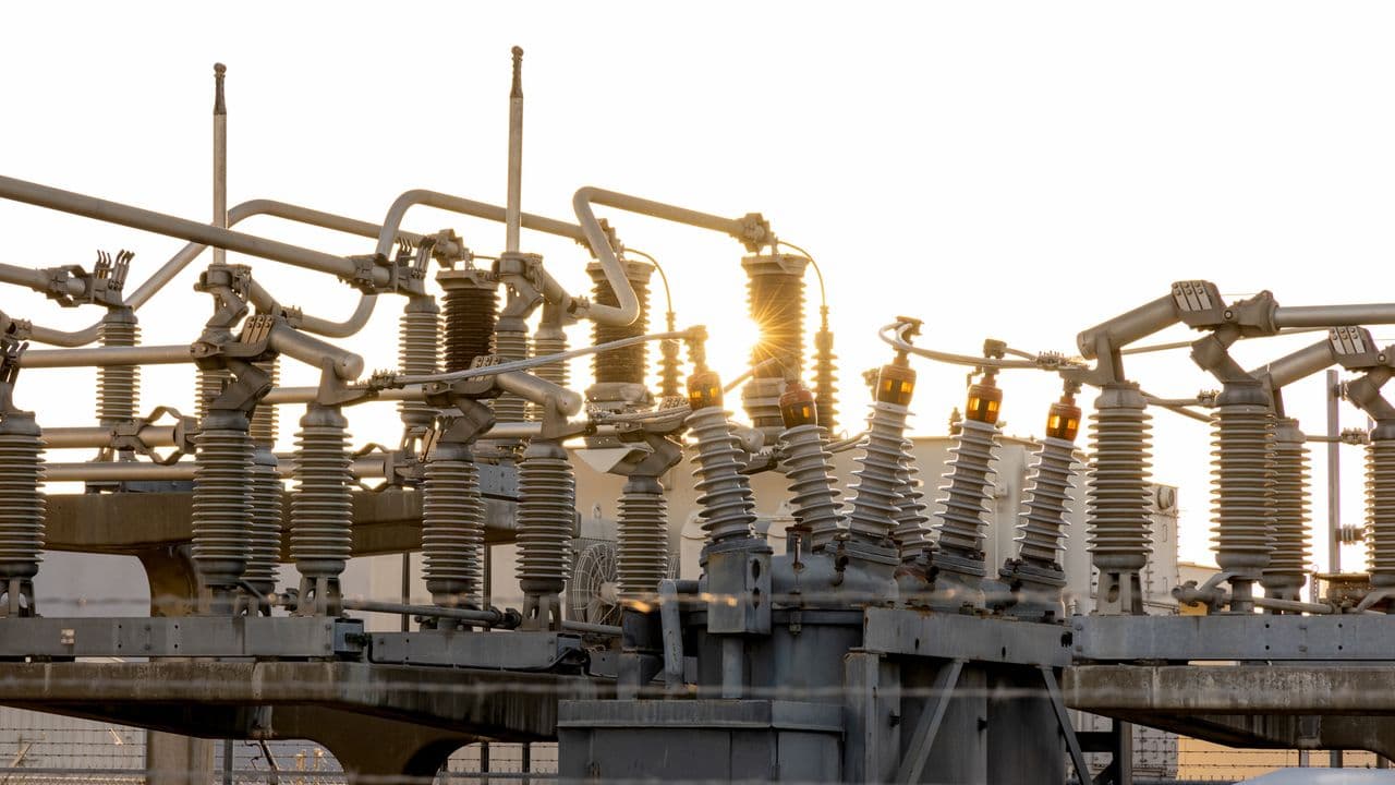 Elizabeth Warren, other U.S. senators concerned about big tech pushing up electricity costs — demands explanation from Amazon, Google, Meta as AI data centers drive up residential energy bills