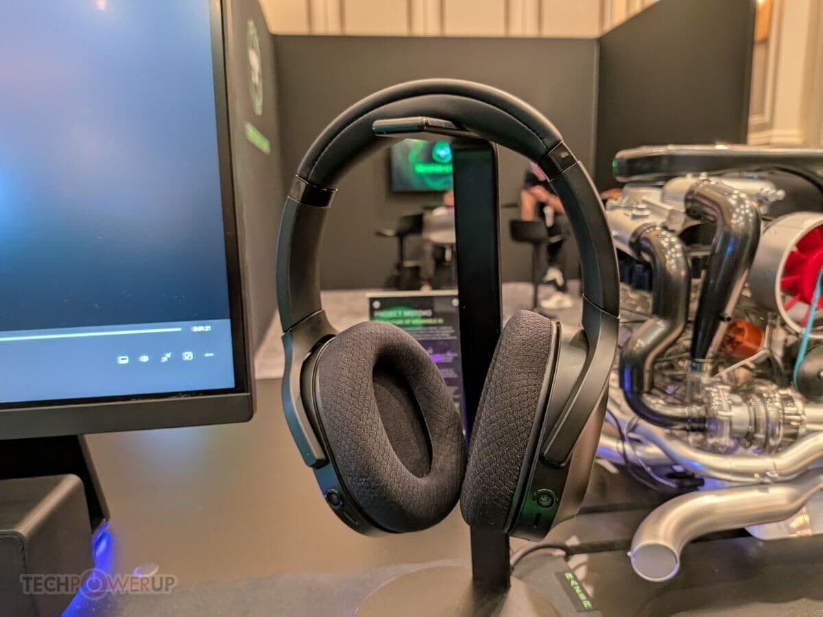 Razer's "Project Motoko" AI Headset Watches and Learns What You're Doing All Day